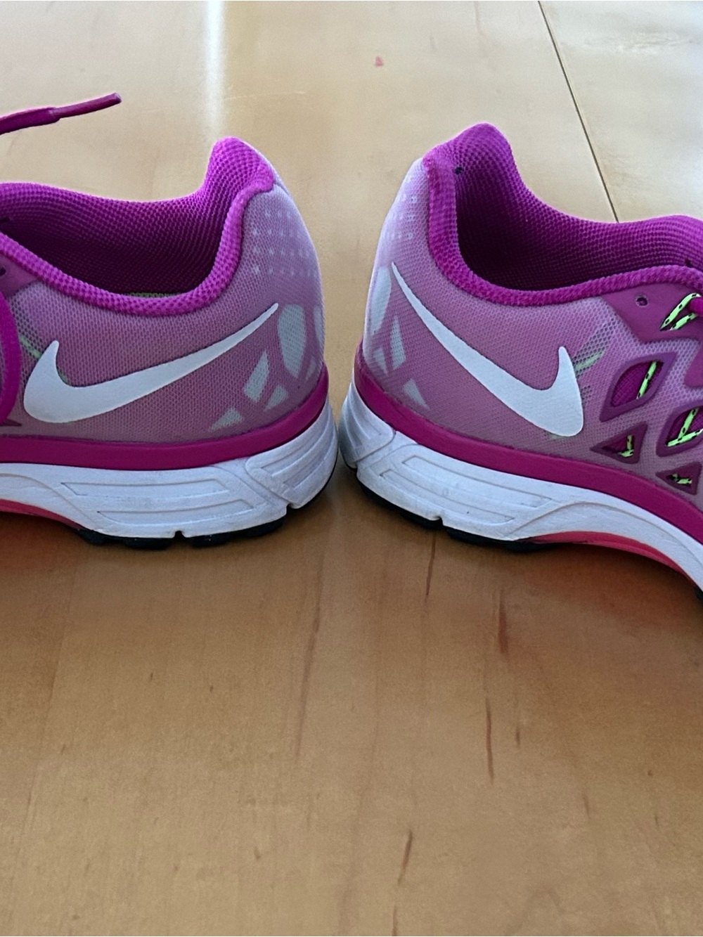Nike Women's Pink & White Athletic Running Sneakers